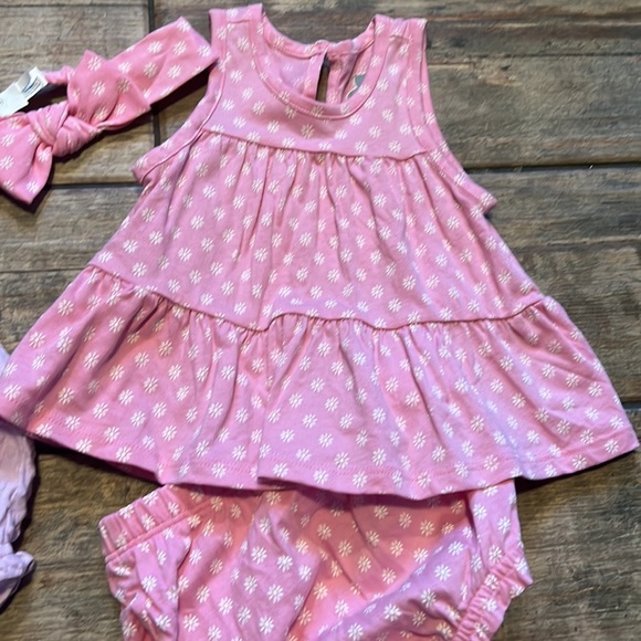 Two Baby Gap outfits☀️🌸 - Picture 5 of 8